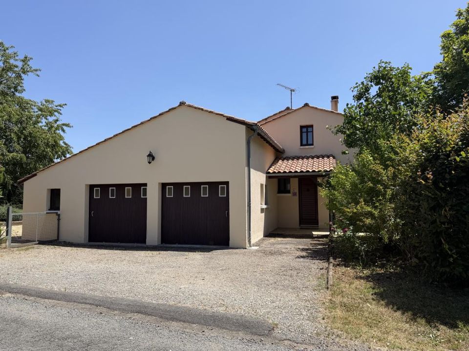 Villa en Chasseneuil-sur-Bonnieure, Charente - foto 2