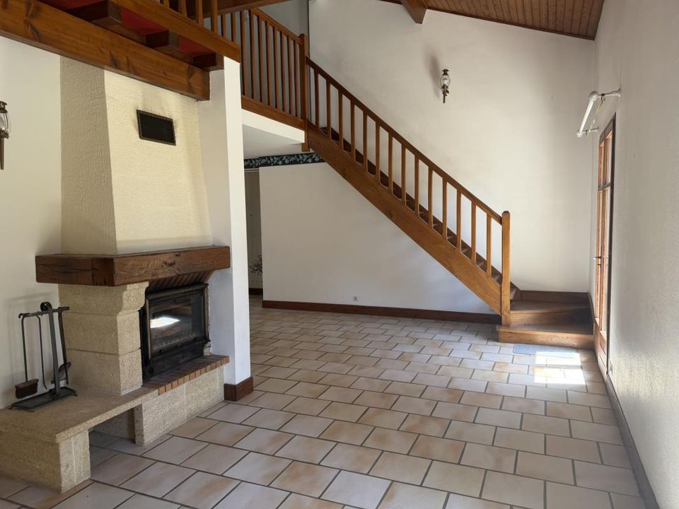 Villa en Chasseneuil-sur-Bonnieure, Charente - foto 4