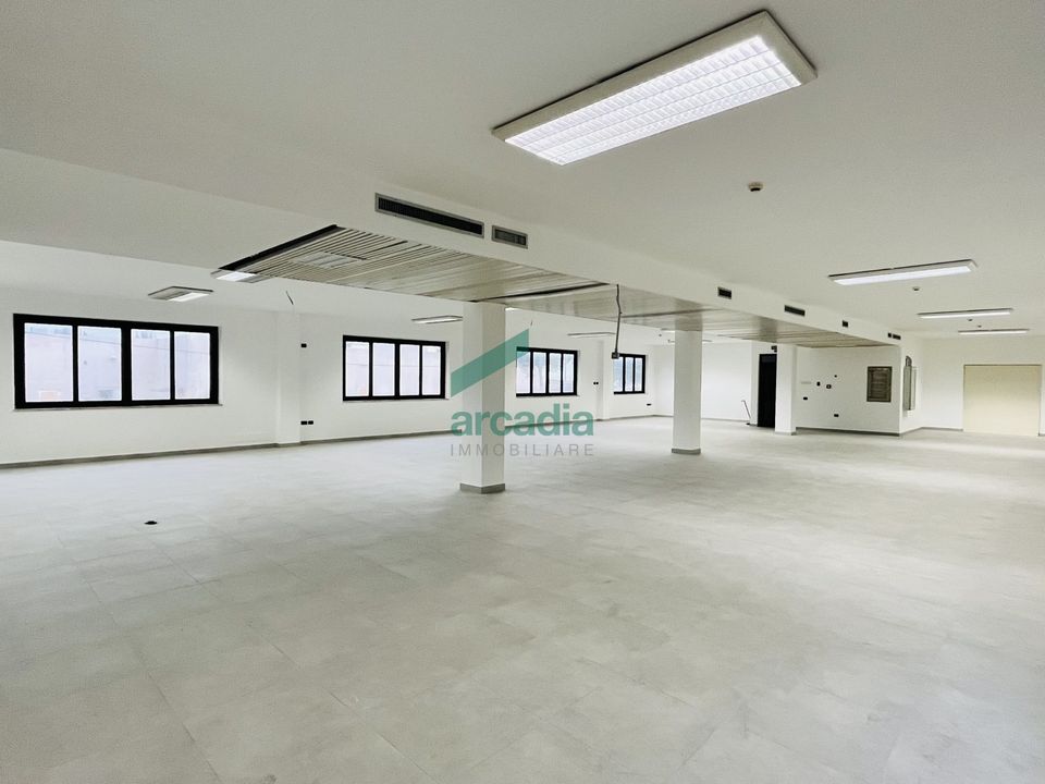 L'establiment comercial a Bari, Bari - foto 1