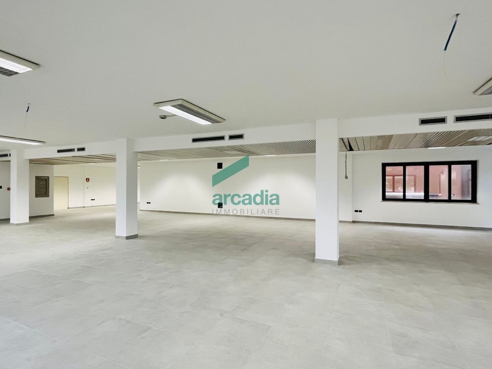 L'establiment comercial a Bari, Bari - foto 3