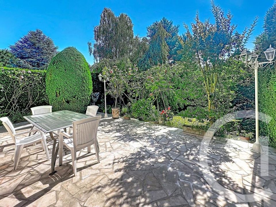 Villa en Thiais, Val-de-Marne - foto 1