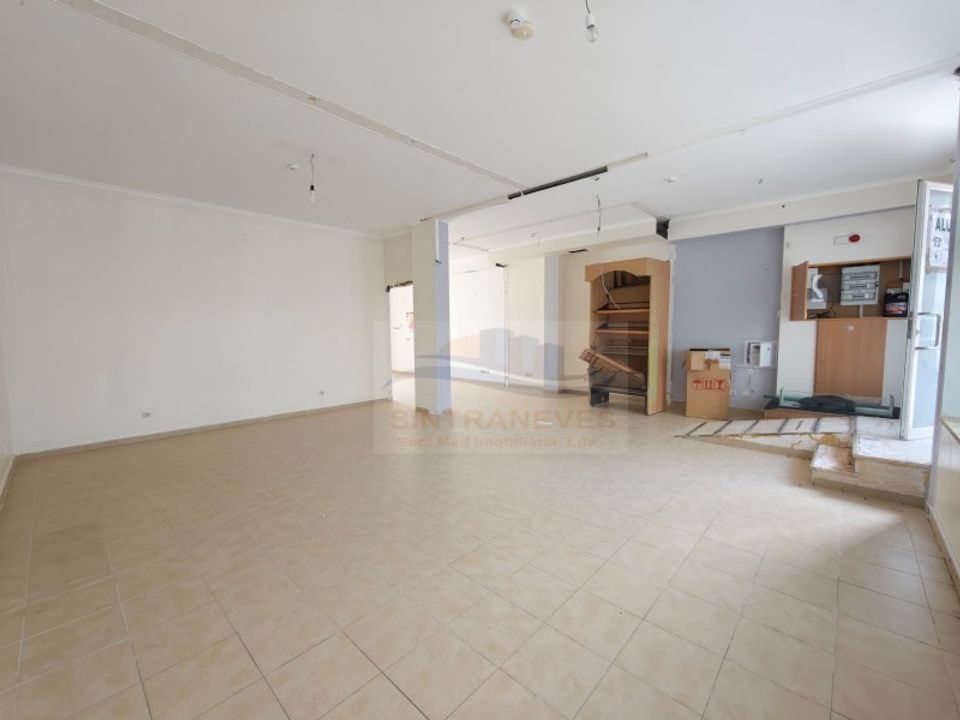 Erhvervsejendom i Amadora, Lisbon - foto 1