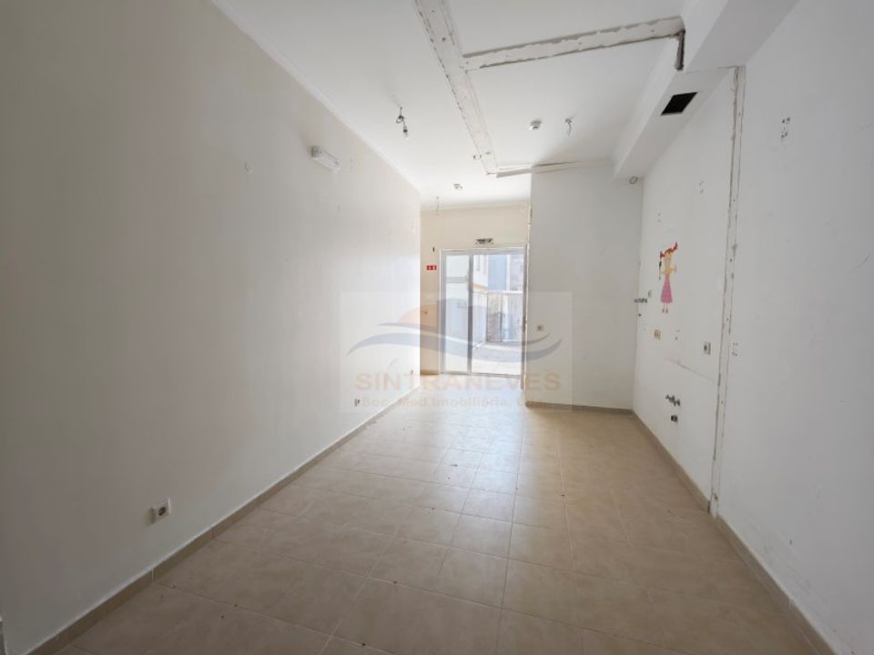 Erhvervsejendom i Amadora, Lisbon - foto 4