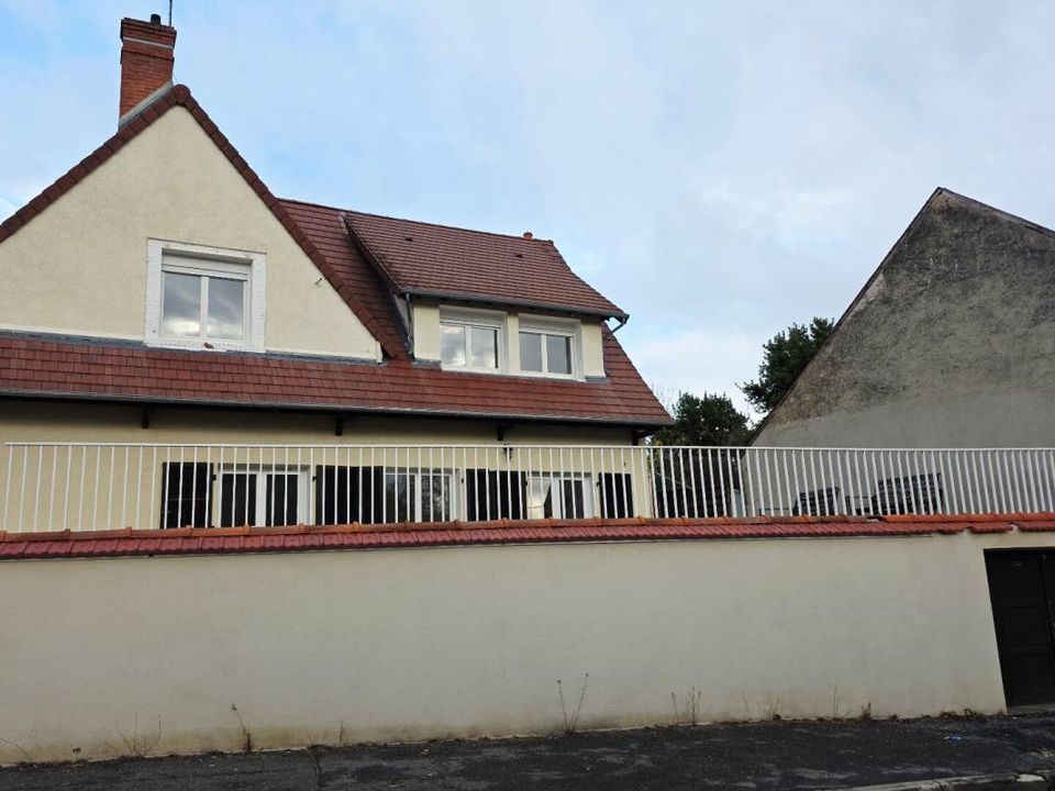 Villa in Mehun-sur-Yevre, Cher - foto 1