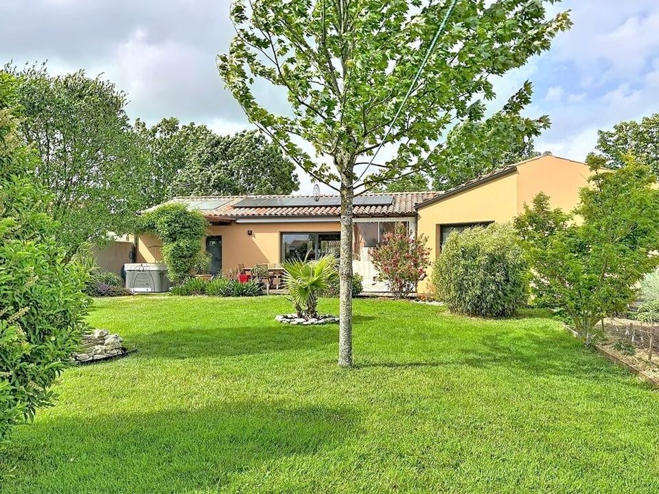 Villa in Ferrieres, Charente-Maritime - foto 1
