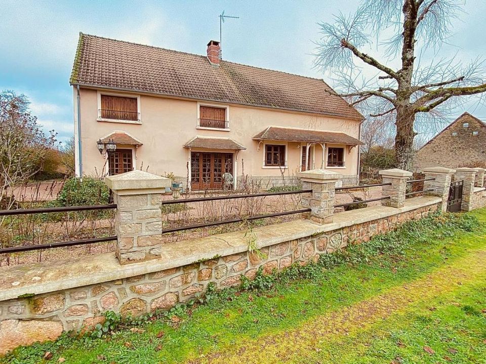 Villa i Saint-Saulge, Nievre - bilde 1