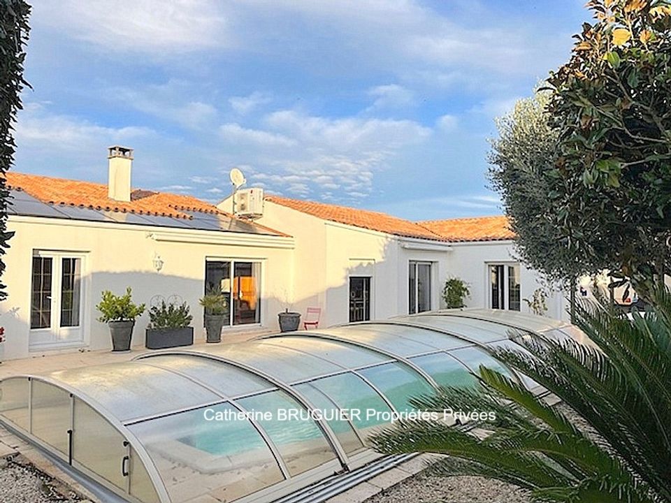 Villa in Saint-Sauveur-d'Aunis, Charente-Maritime - foto 1