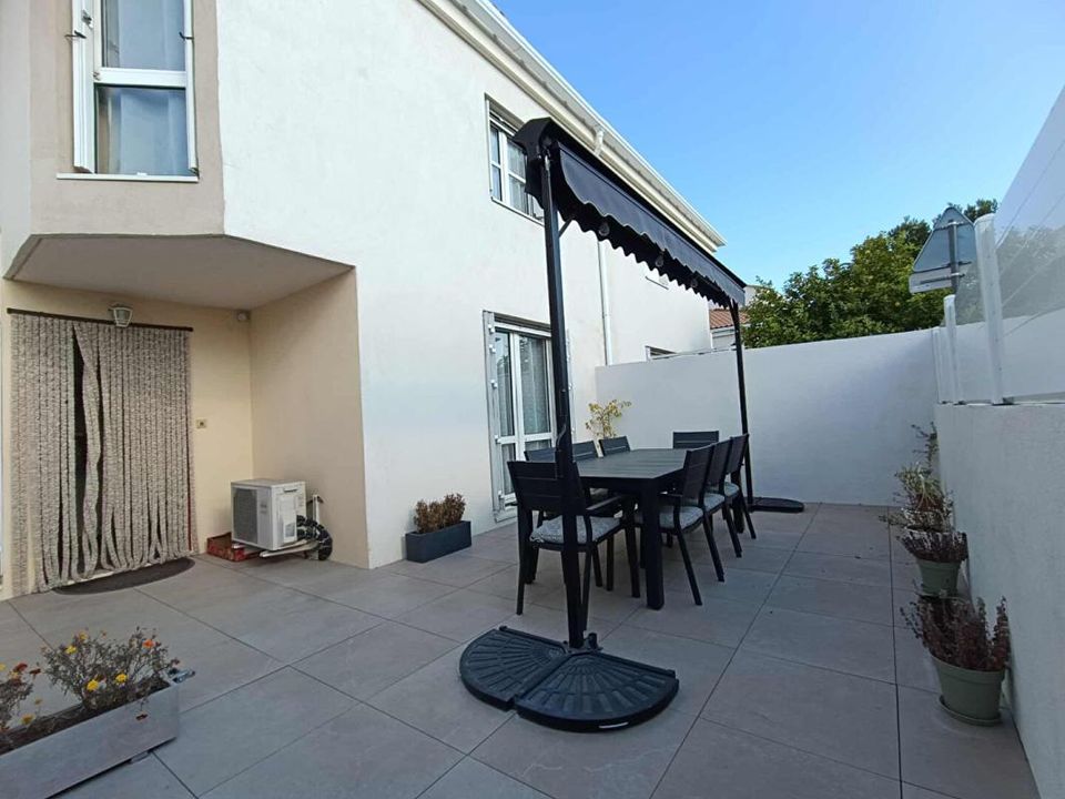 Villa in Istres, Bouches-du-Rhone - foto 1