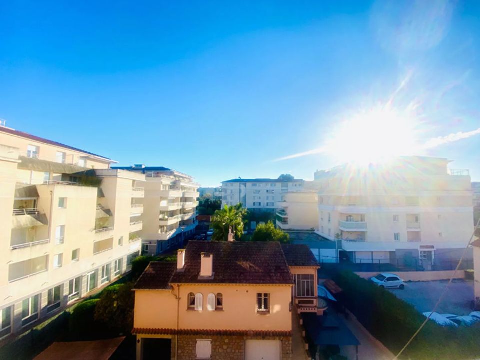 Lejlighed i Mandelieu-la-Napoule, Alpes-Maritimes - foto 1