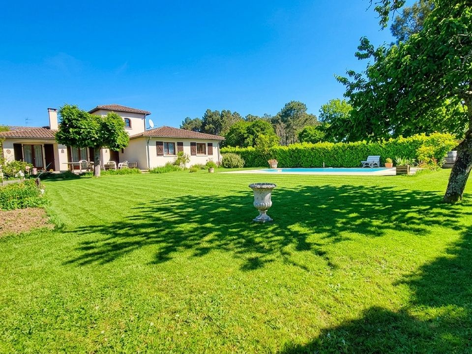 Villa in Le Taillan-Medoc, Gironde - foto 1