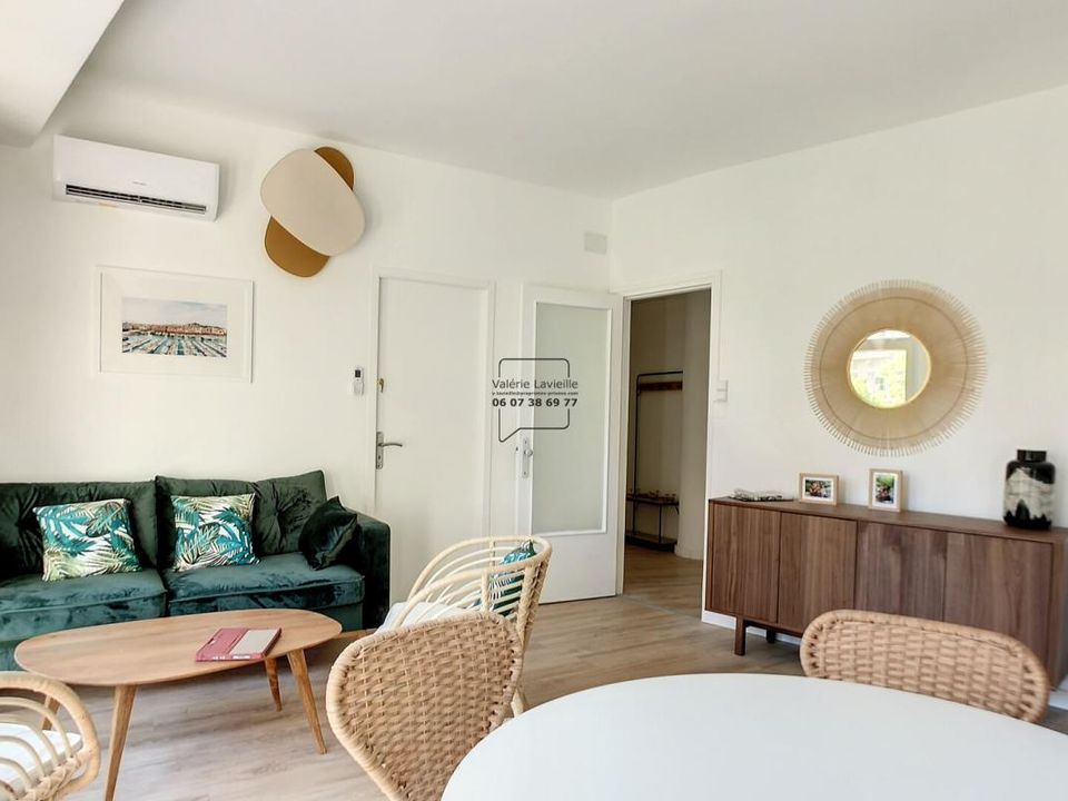 Apartment in Marseille, Bouches-du-Rhone - photo 2