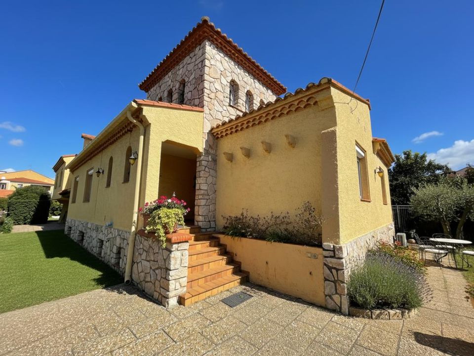 Villa em Elna, Pyrenees-Orientales - foto 1
