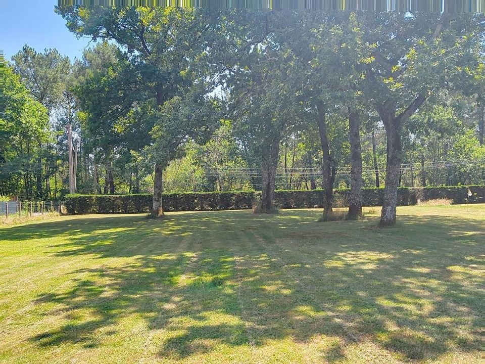 Helårsgrund i Saint-Jean-d'Illac, Gironde - foto 1