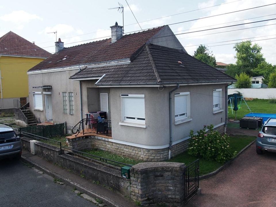 Villa in Montceau-les-Mines, Saone-et-Loire - foto 1