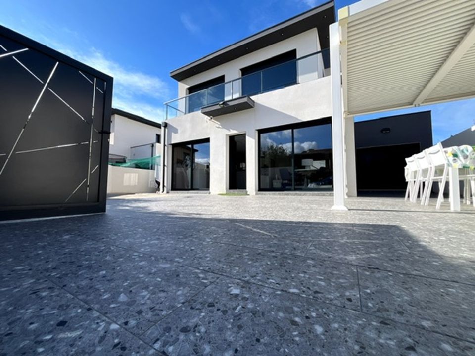 Villa a Perpignan, Pyrenees-Orientales - foto 1