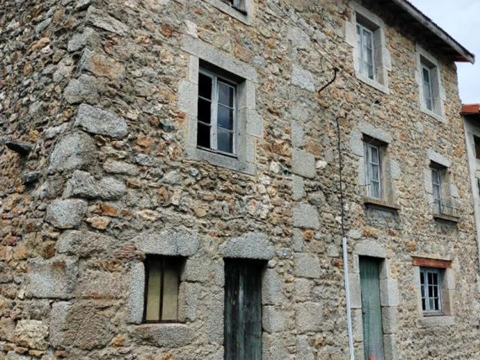 Villa em Celles-sur-Durolle, Puy-de-Dome - foto 1