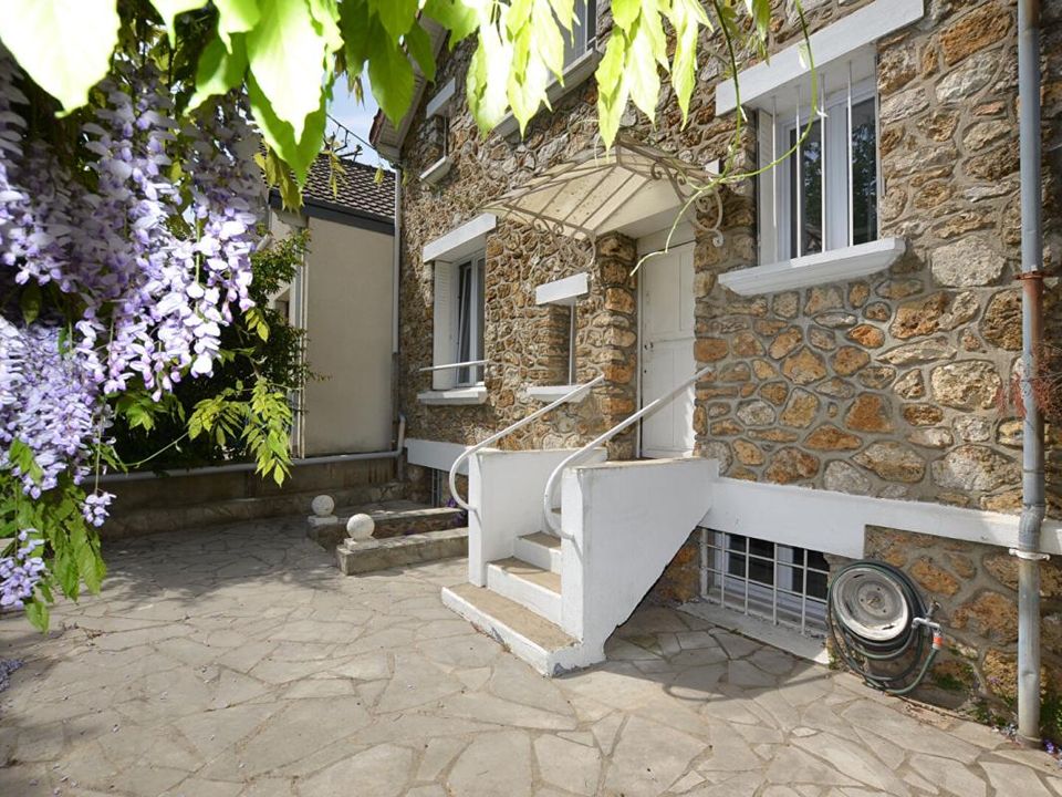 Villa a Sainte-Genevieve-des-Bois, Essonne - foto 1