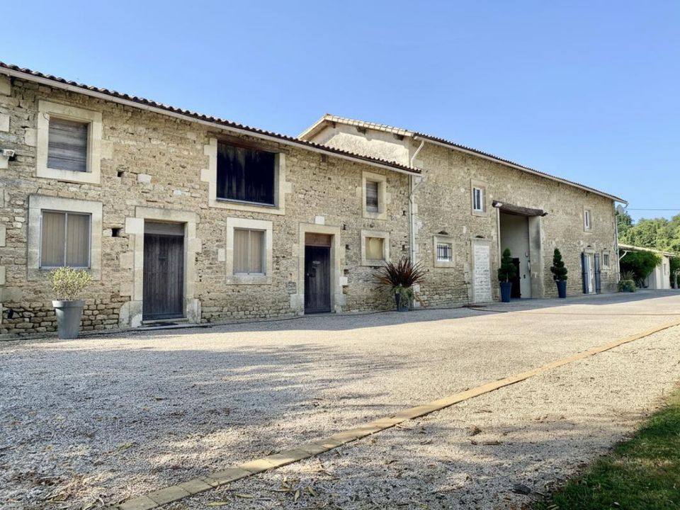 Villa em Saint-Maixent-l'Ecole, Deux-Sevres - foto 3
