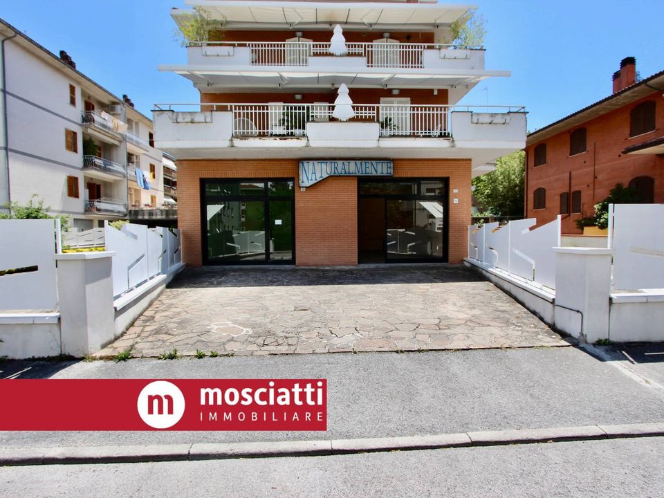 Propiedad comercial en Matelica, Macerata - foto 2