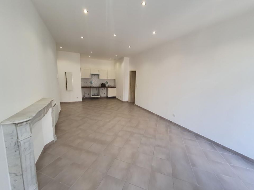 Apartment in Marseille, Bouches-du-Rhone - photo 2