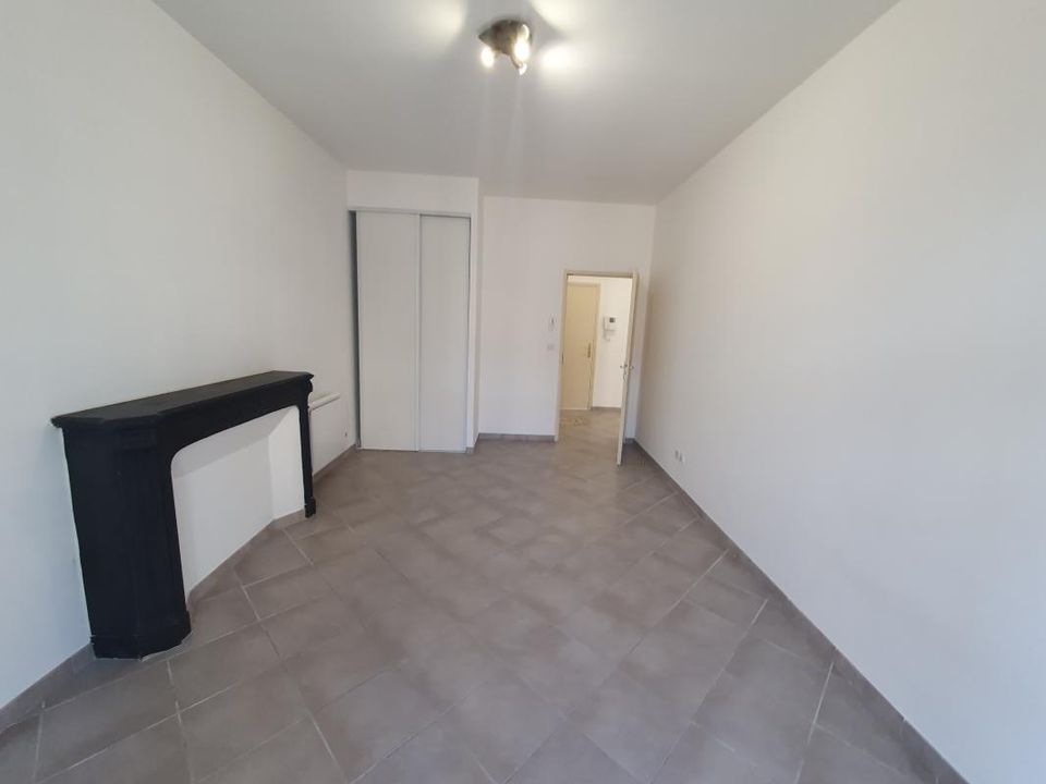 Apartment in Marseille, Bouches-du-Rhone - photo 4