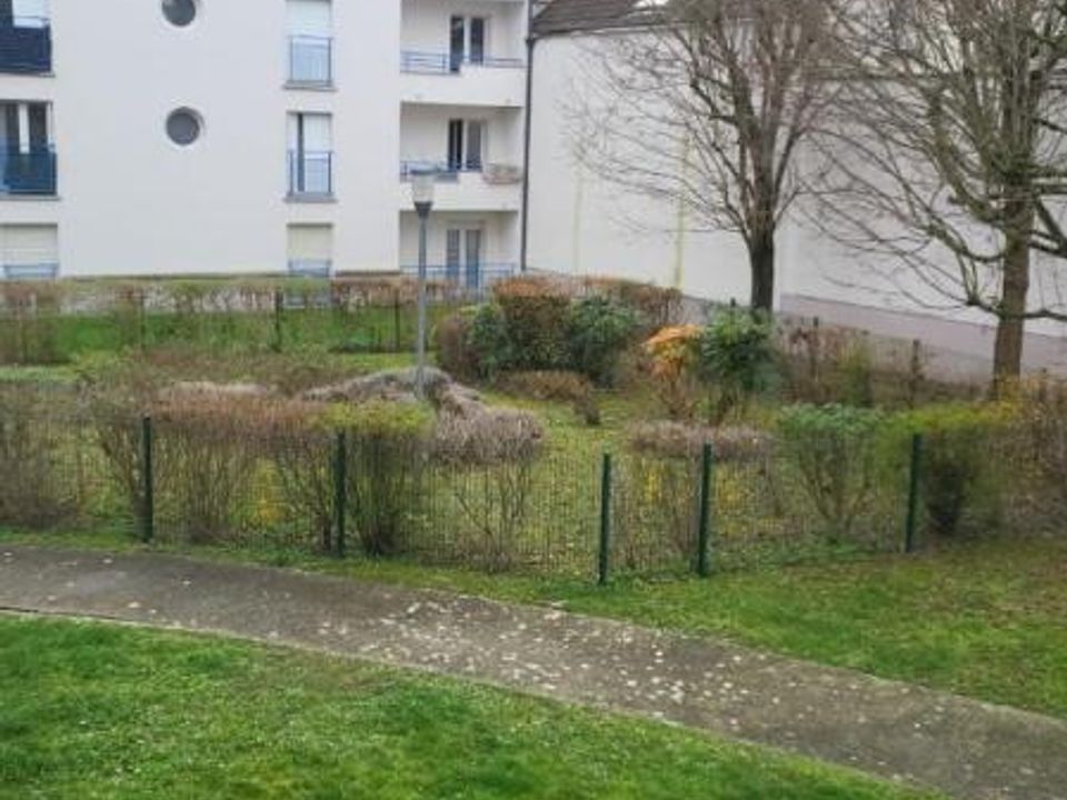 Apartment in Melun, Seine-et-Marne - photo 1