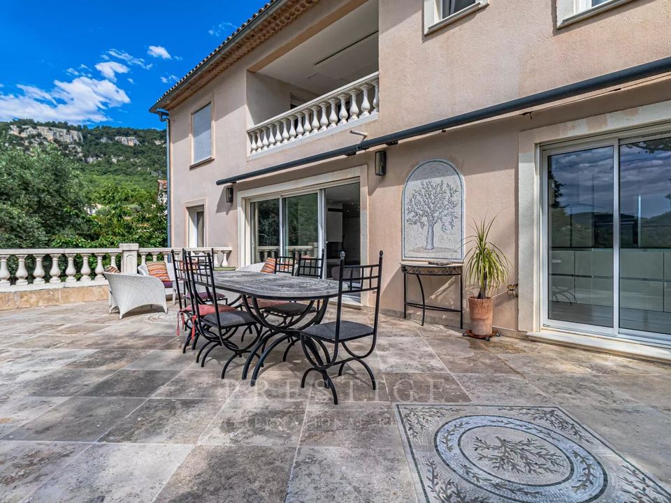 Villa i Le Bar-sur-Loup, Alpes-Maritimes - foto 1