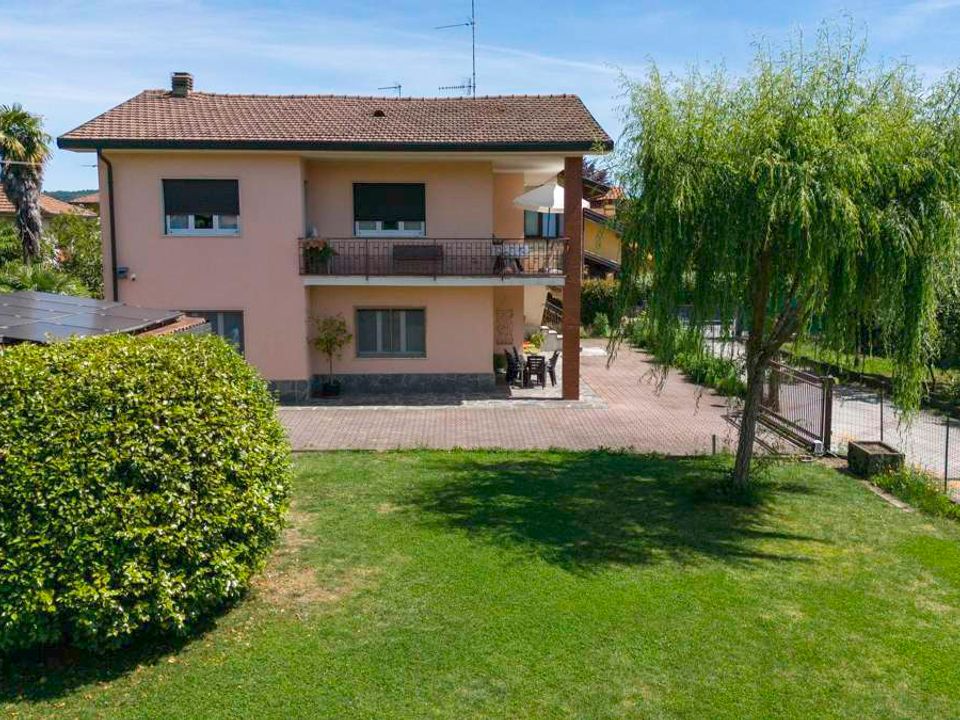 Villa in Angera, Varese - foto 1