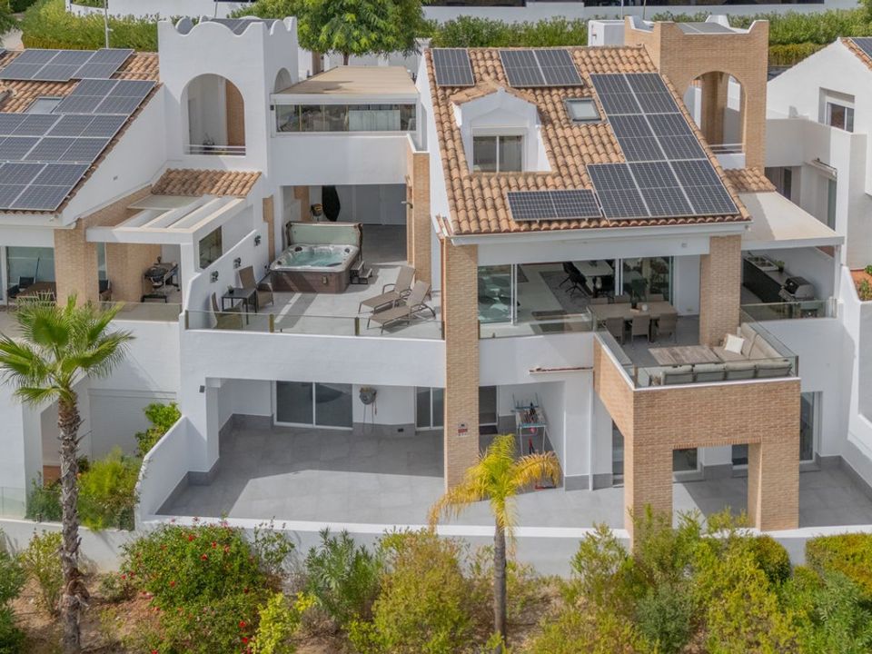 Villa i Benalmadena, Malaga - foto 1