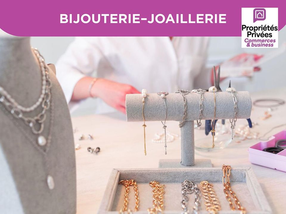 Erhvervsejendom i Lons-le-Saunier, Jura - foto 1