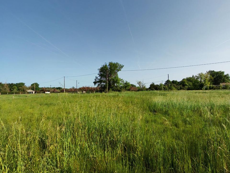 Helårsgrund i Coutras, Gironde - foto 1