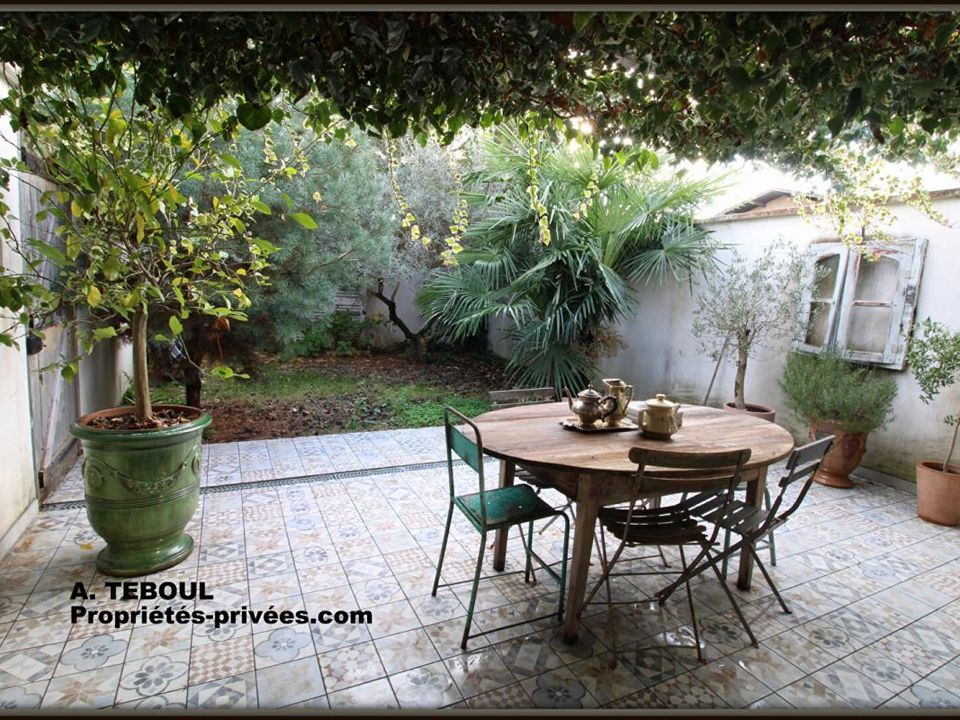 Villa em Villeurbanne, Rhone - foto 1