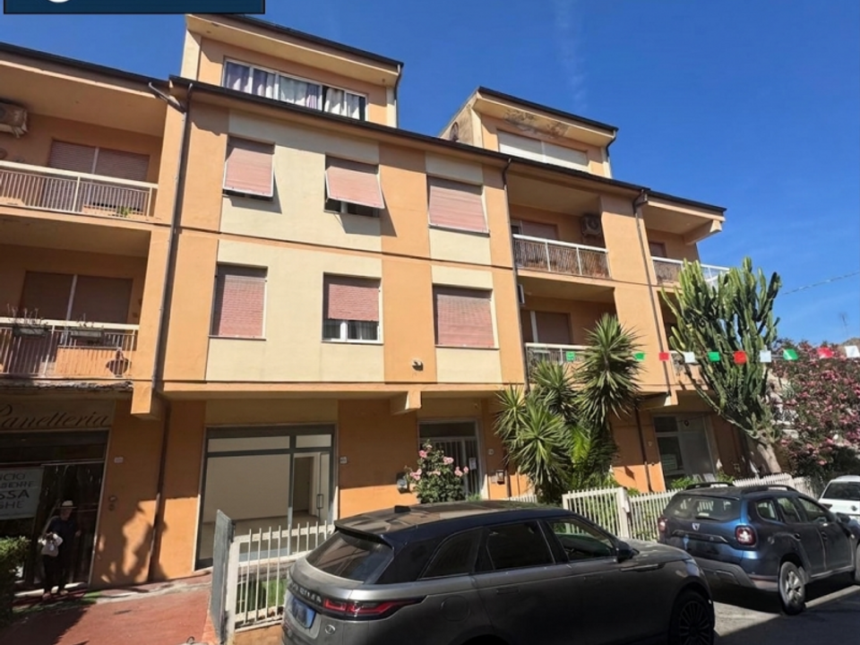 Erhvervsejendom i Sennori, Sassari - foto 1