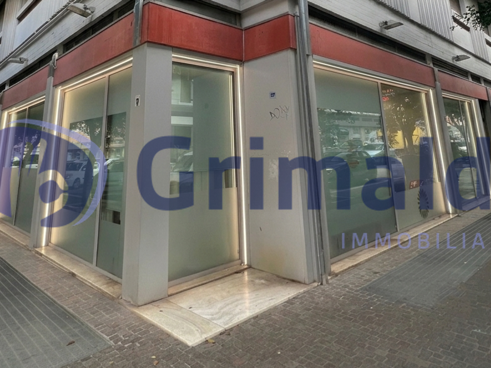 Commercial property in Lecce, Lecce - photo 2