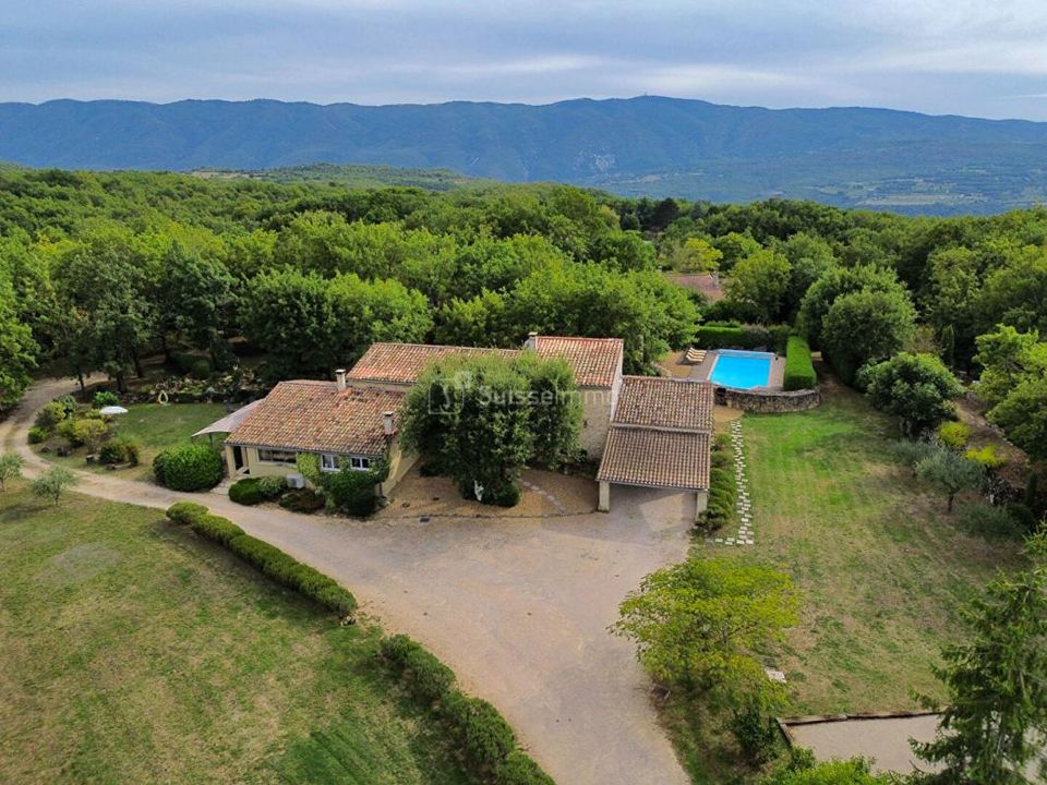 Villa - Caseneuve, Vaucluse - photo 1