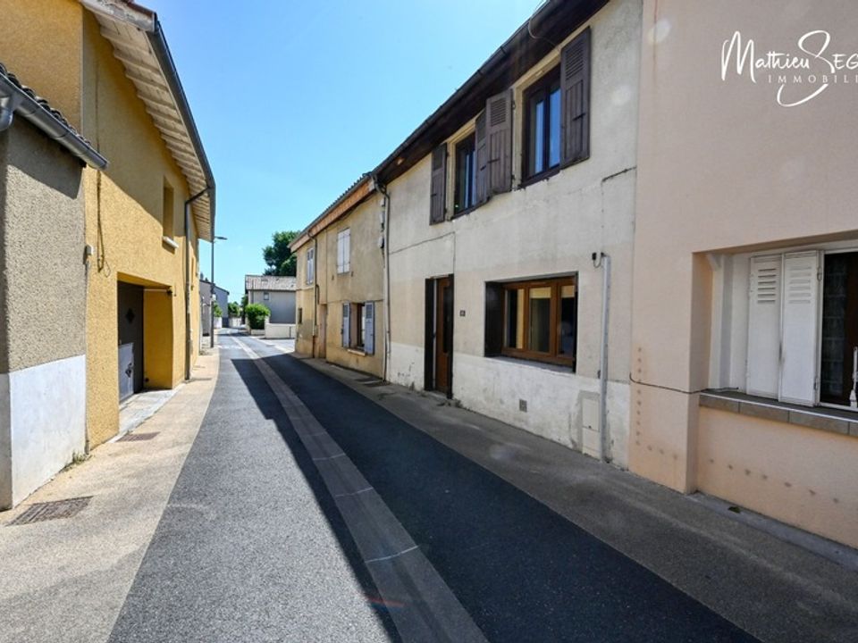 Villa en Saint-Genis-Laval, Rhone - foto 1