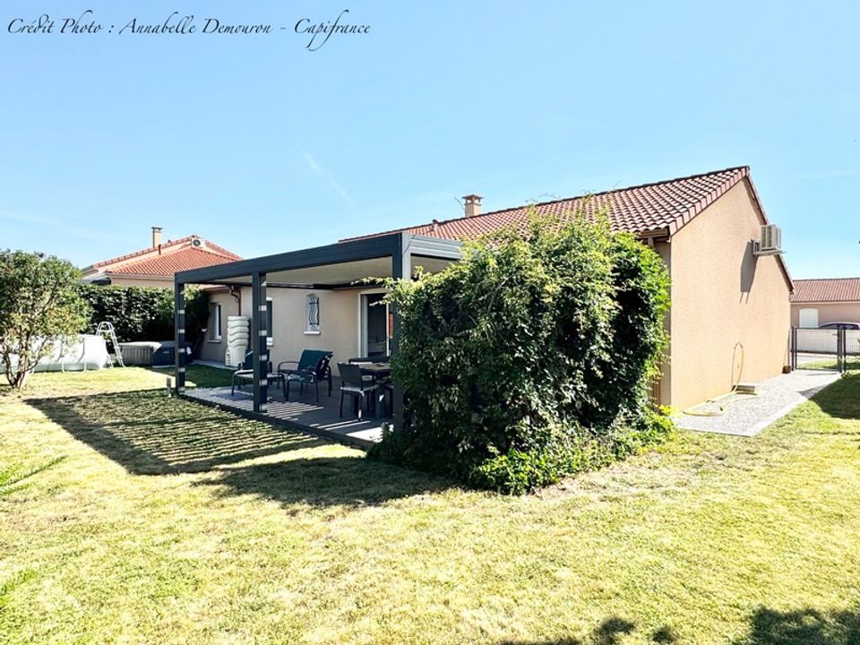 Villa en Saint-Bonnet-près-Riom, Puy-de-Dome - foto 1