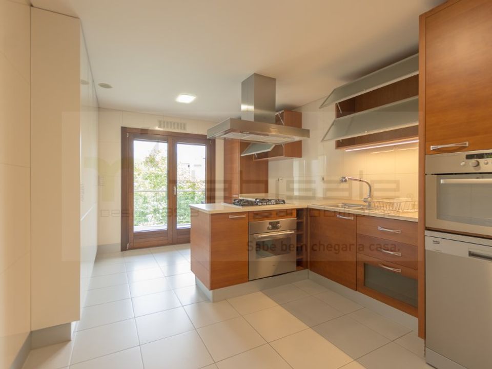 Apartment in Odivelas, Lisbon - photo 2