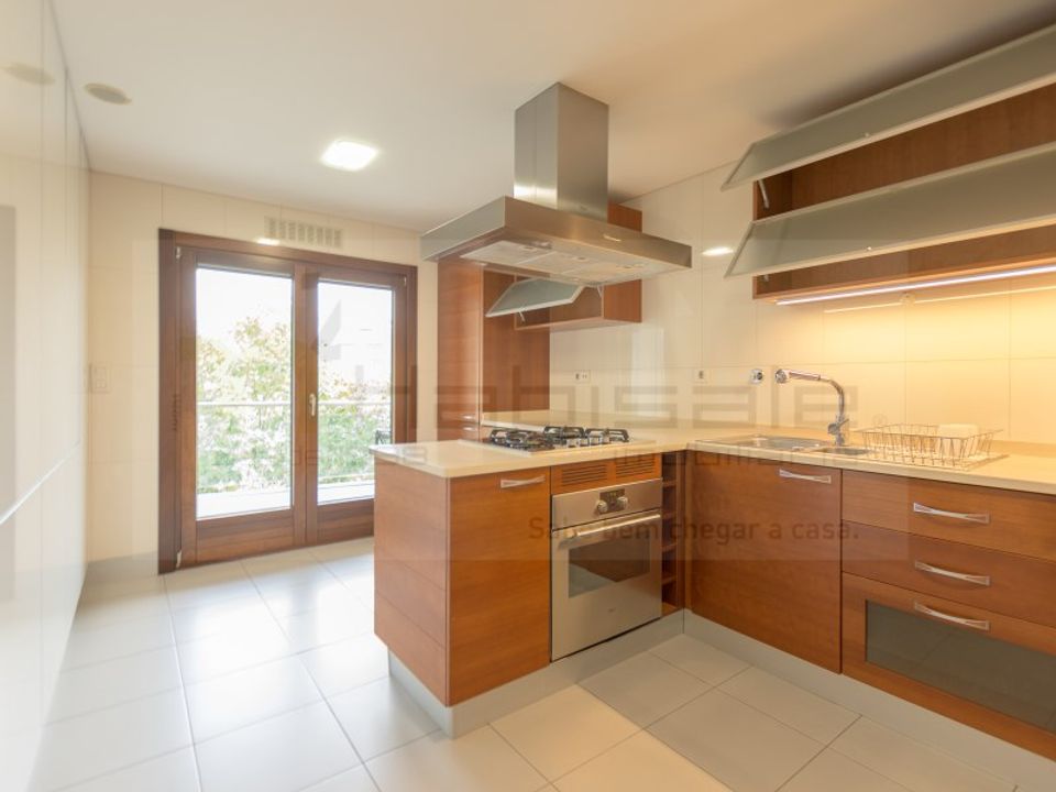 Apartment in Odivelas, Lisbon - photo 4
