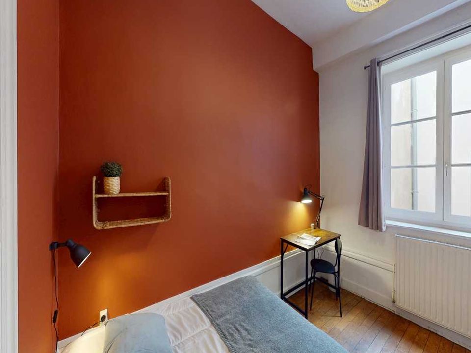Apartment in Lyon, Rhone - photo 2