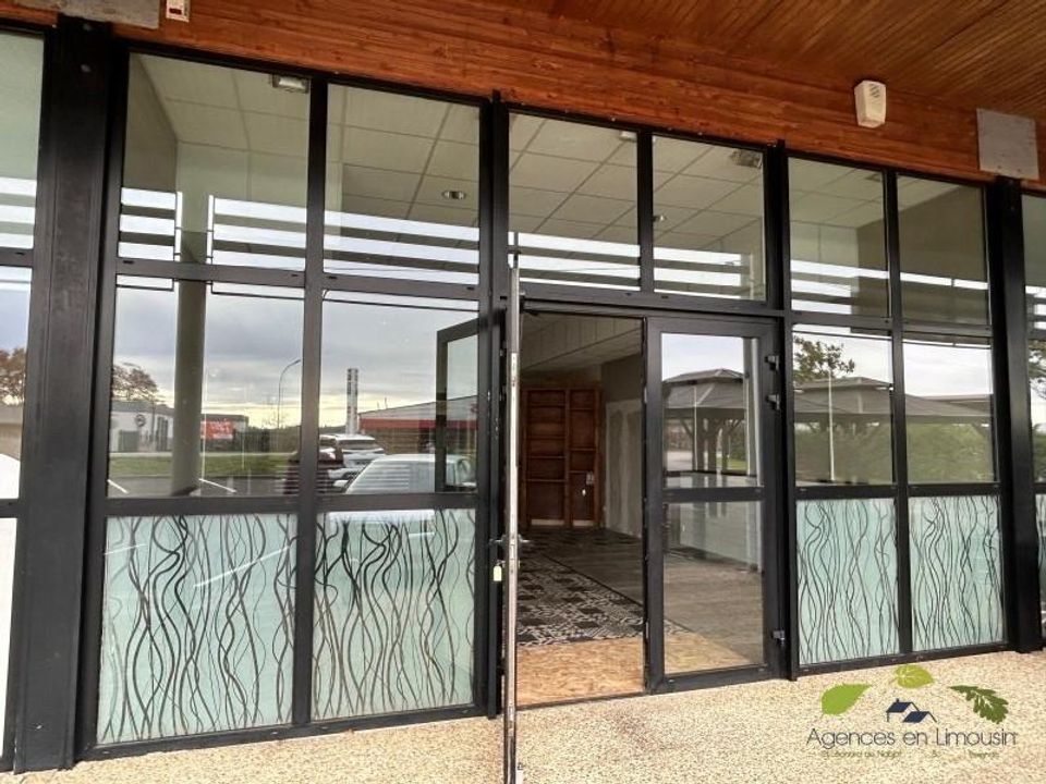 L'establiment comercial a Saint-Leonard-de-Noblat, Haute-Vienne - foto 2