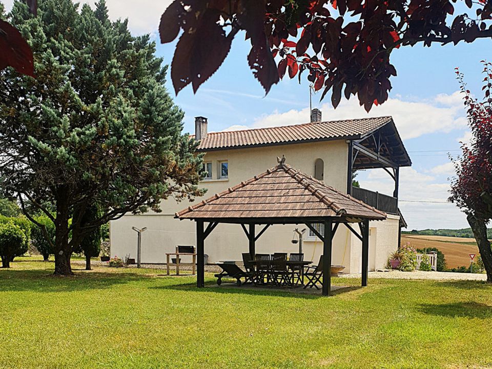 Villa in Chalais, Charente - foto 1