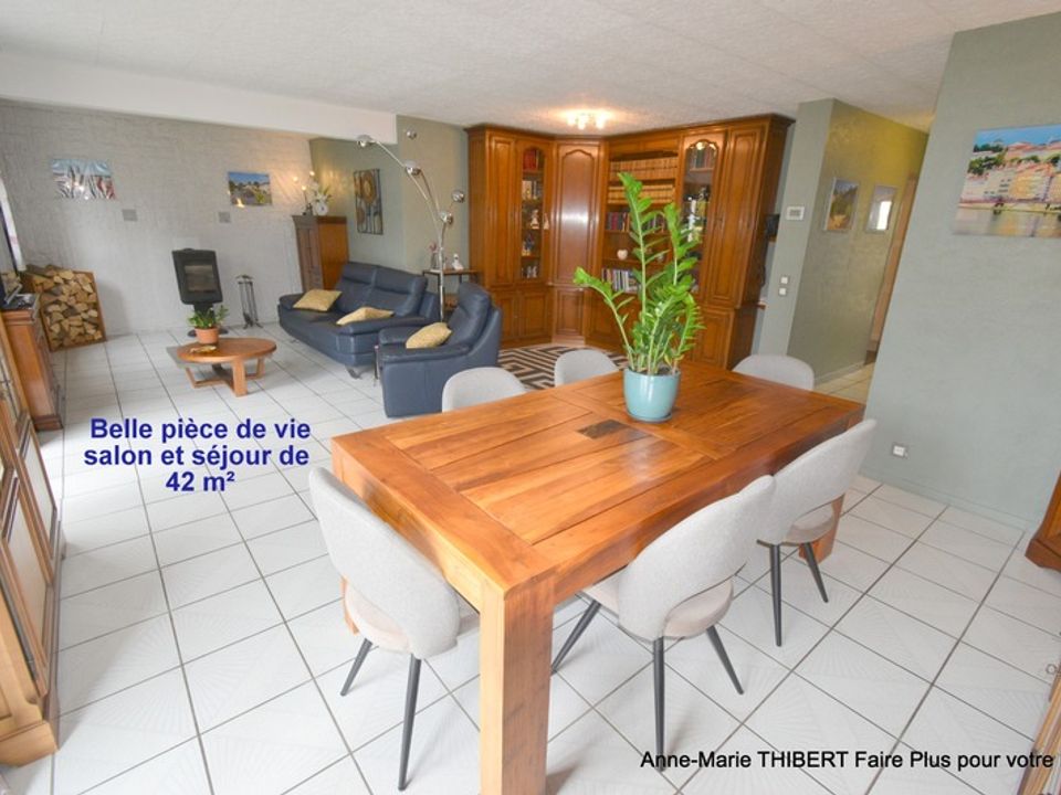Villa - Chassieu, Rhone - photo 4