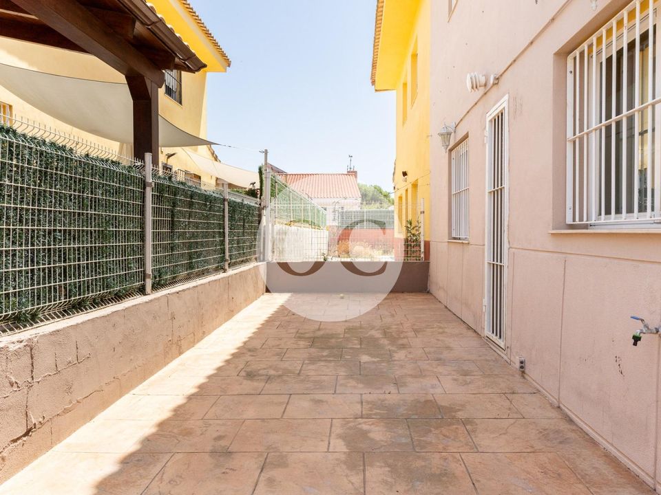 Casa adosada en Montserrat, Valencia - foto 4