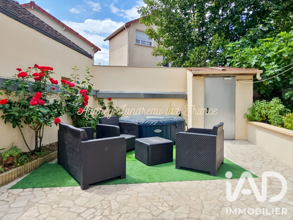 Villa i Neuilly-Plaisance, Seine-Saint-Denis - foto 1