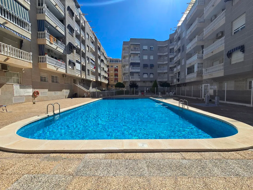 Apartamento en Torrevieja, Alicante - foto 1