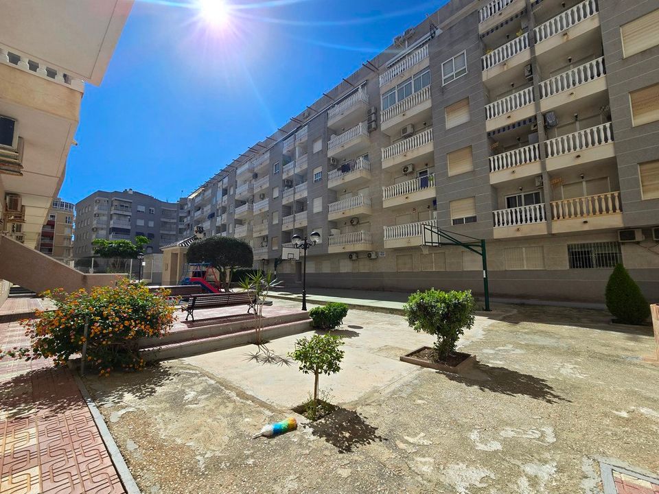 Apartamento en Torrevieja, Alicante - foto 2