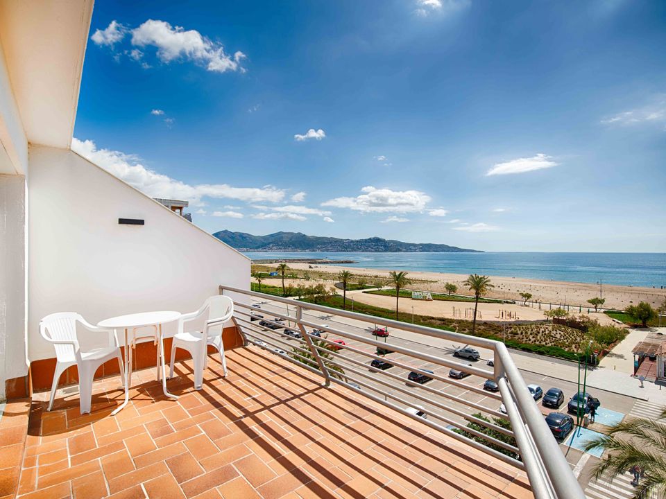 Lejlighed i Empuriabrava, Gerona - foto 1