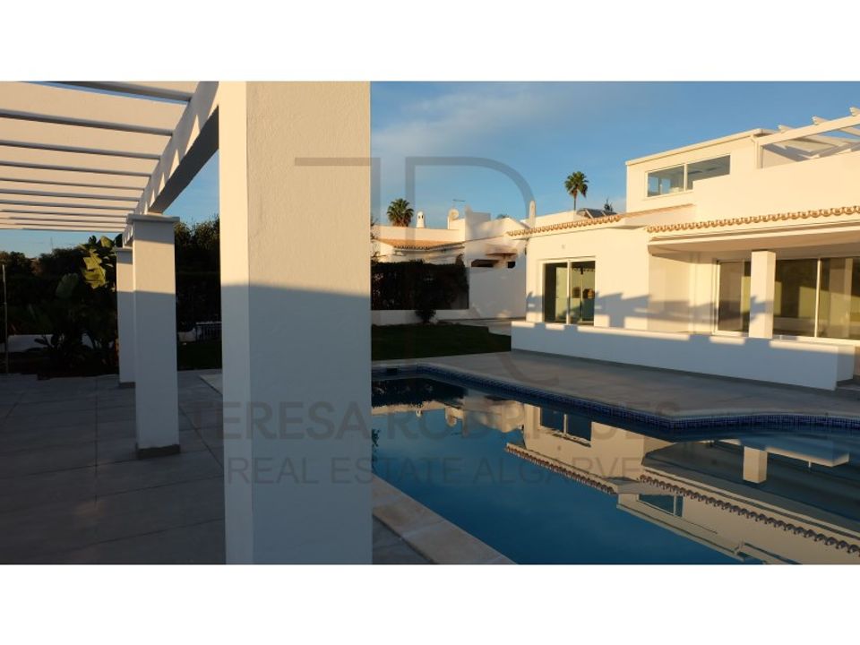 Villa i Quarteira, Faro - foto 1