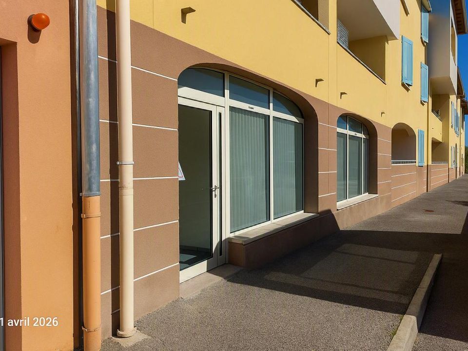 Propiedad comercial en Manosque, Alpes-de-Haute-Provence - foto 1